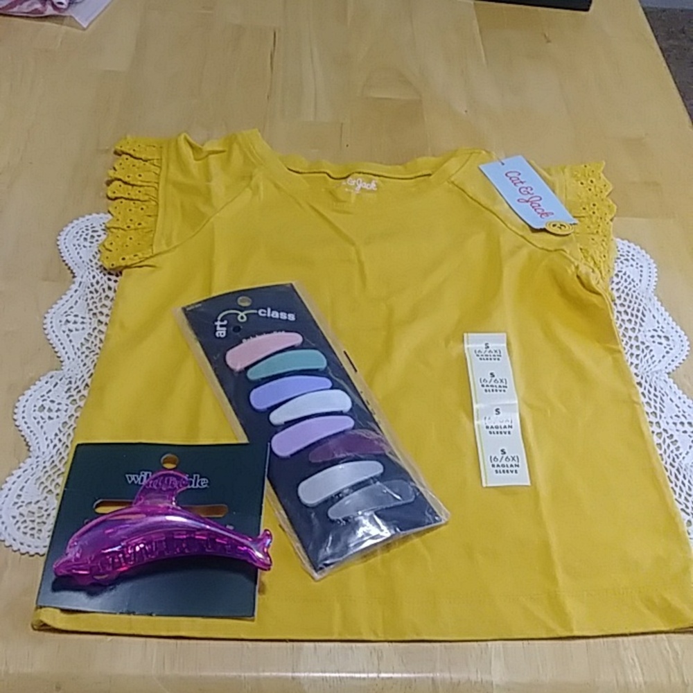 Cat & Jack Top Plus Hair Accessories